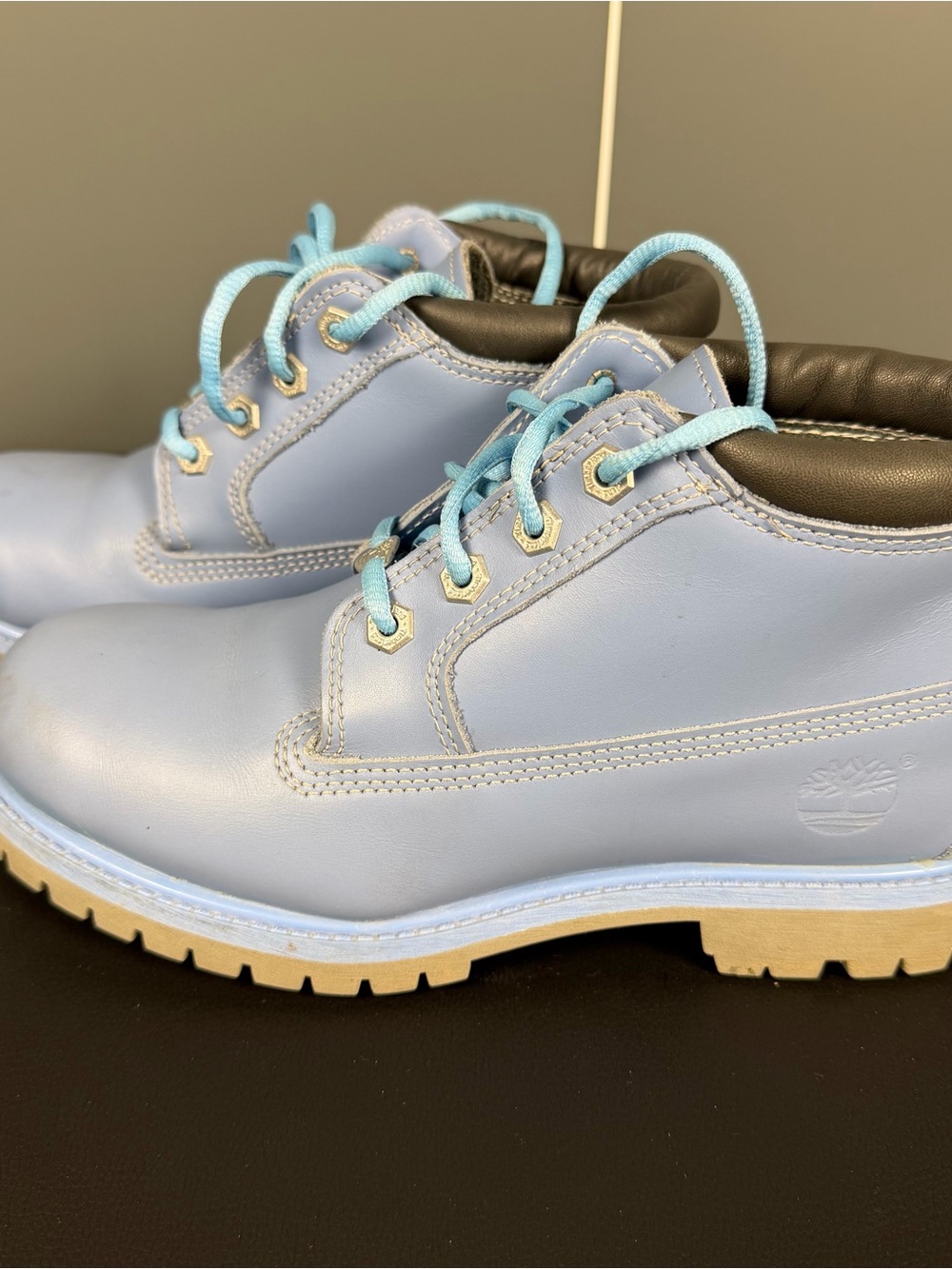 Timberland Light Blue Leather Lace-Up Boots with Tan Outsole Size 8 Nelly